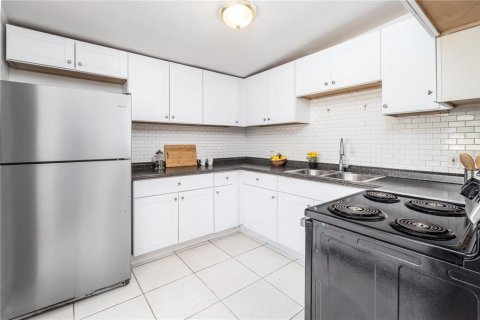 House in Jacksonville, Florida 4 bedrooms, 113.62 sq.m. № 1872963 - photo 6