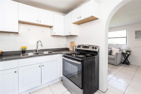 House in Jacksonville, Florida 4 bedrooms, 113.62 sq.m. № 1872963 - photo 8