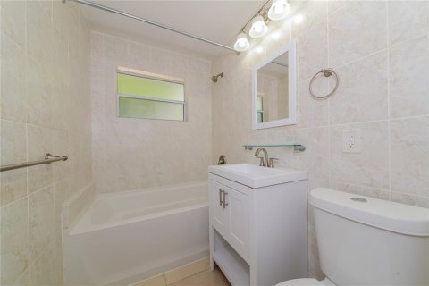 Casa en alquiler en Sarasota, Florida, 3 dormitorios, 136.38 m2 № 1912714 - foto 10