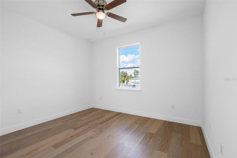 House in Poinciana, Florida 3 bedrooms, 154.96 sq.m. № 1894316 - photo 20