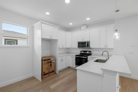 House in Poinciana, Florida 3 bedrooms, 154.96 sq.m. № 1894316 - photo 12