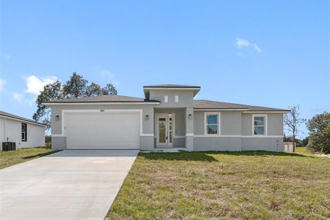 House in Poinciana, Florida 3 bedrooms, 154.96 sq.m. № 1894316 - photo 1