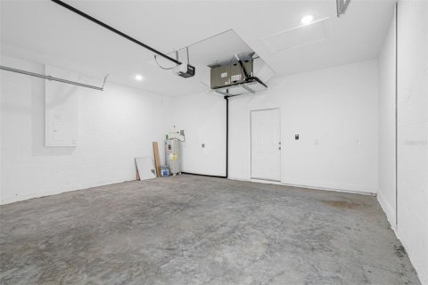 House in Poinciana, Florida 3 bedrooms, 154.96 sq.m. № 1894316 - photo 28