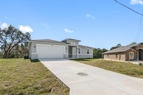 House in Poinciana, Florida 3 bedrooms, 154.96 sq.m. № 1894316 - photo 3