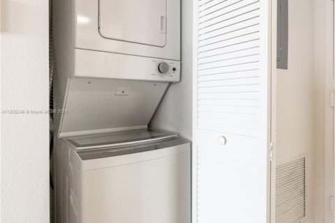 Copropriété à louer à Miami Beach, Floride: 1 chambre, 76.18 m2 № 1794635 - photo 16