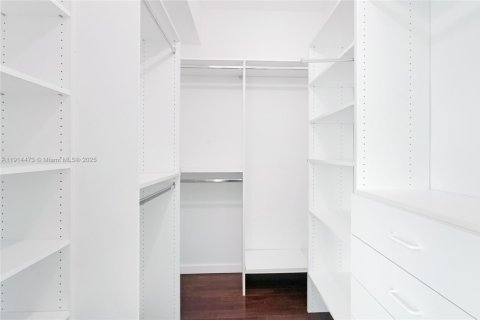 Condo in Miami Beach, Florida, 3 bedrooms  № 1970833 - photo 15