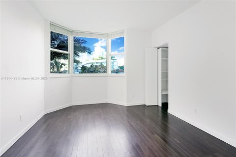 Condo in Miami Beach, Florida, 3 bedrooms  № 1970833 - photo 23
