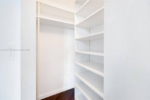 Condo in Miami Beach, Florida, 3 bedrooms  № 1970833 - photo 22