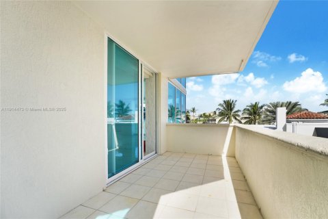 Condo in Miami Beach, Florida, 3 bedrooms  № 1970833 - photo 26