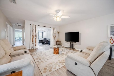 Купить кондоминиум в Лейкленд, Флорида 6 комнат, 133.59м2, № 1653785 - фото 3