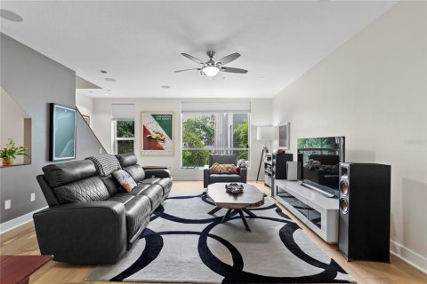 Купить таунхаус в Сент-Питерсберг, Флорида 6 комнат, 185.62м2, № 1917915 - фото 2