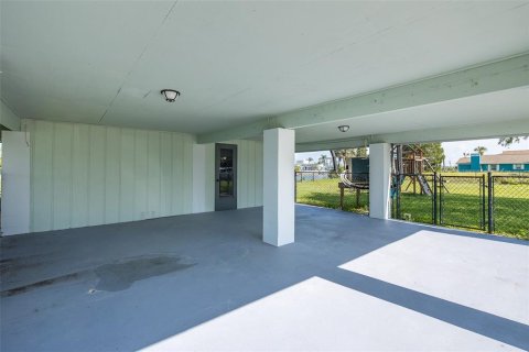 House in Hernando Beach, Florida 2 bedrooms, 133.78 sq.m. № 1802263 - photo 13