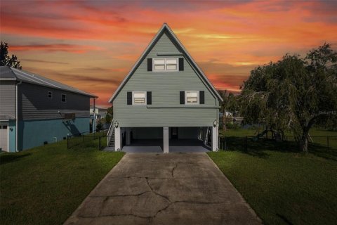 House in Hernando Beach, Florida 2 bedrooms, 133.78 sq.m. № 1802263 - photo 1