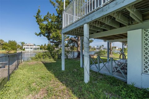 House in Hernando Beach, Florida 2 bedrooms, 133.78 sq.m. № 1802263 - photo 16