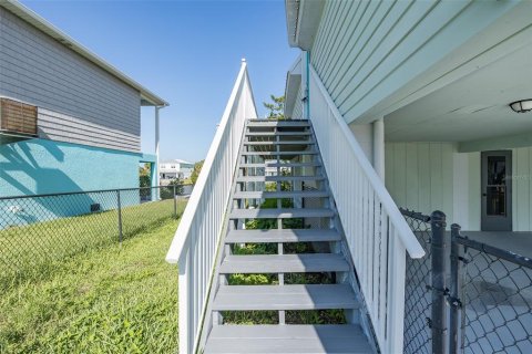 House in Hernando Beach, Florida 2 bedrooms, 133.78 sq.m. № 1802263 - photo 14