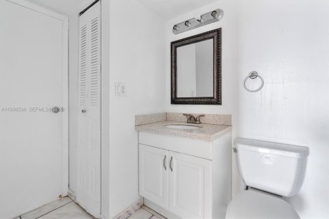 Condo in Aventura, Florida, 1 bedroom  № 2000954 - photo 15
