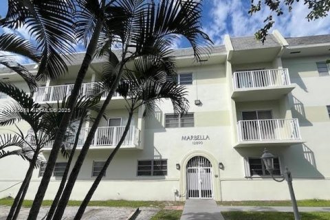 Condominio en venta en North Miami, Florida, 2 dormitorios, 66.33 m2 № 2152555 - foto 6