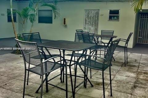 Condominio en North Miami, Florida, 2 dormitorios  № 2152555