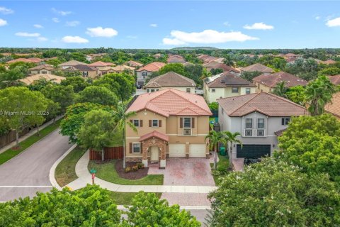 Купить виллу или дом в Хомстед, Флорида 5 спален, 315.77м2, № 1897869 - фото 2
