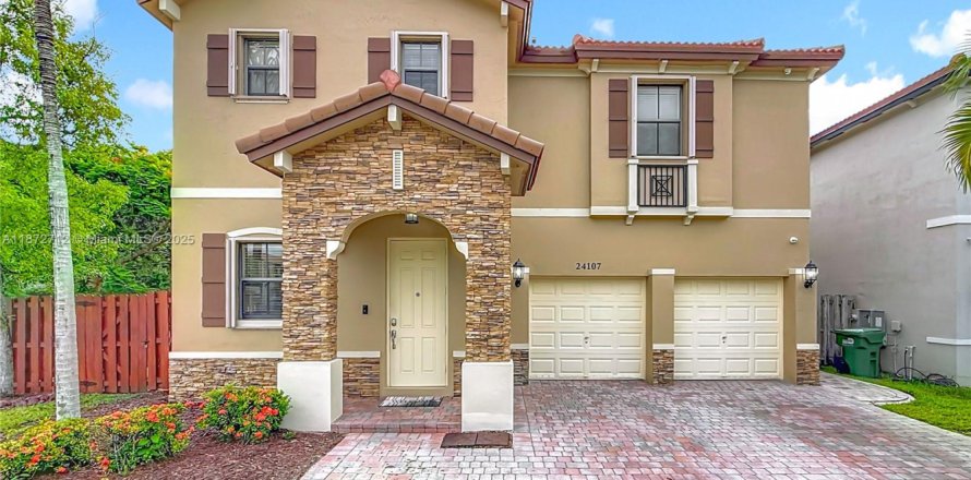 House in Homestead, Florida 5 bedrooms, 315.77 sq.m. № 1897869