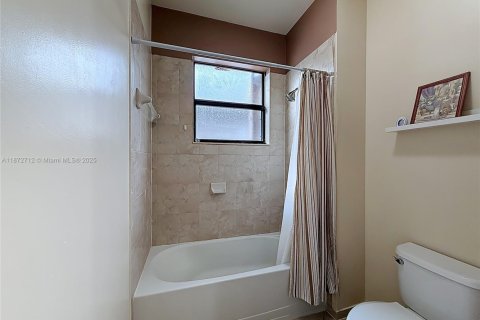 Купить виллу или дом в Хомстед, Флорида 5 спален, 315.77м2, № 1897869 - фото 14