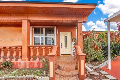 Villa ou maison à vendre à Hialeah, Floride: 3 chambres, 153.57 m2 № 1995259 - photo 5
