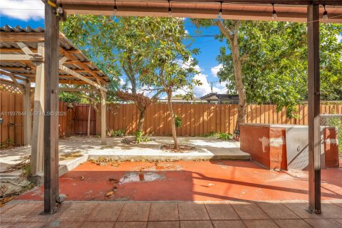 Villa ou maison à vendre à Hialeah, Floride: 3 chambres, 153.57 m2 № 1995259 - photo 28