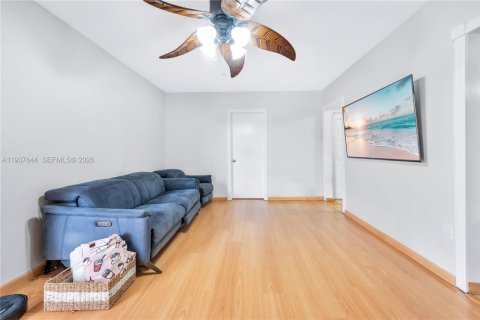 Villa ou maison à vendre à Hialeah, Floride: 3 chambres, 153.57 m2 № 1995259 - photo 3