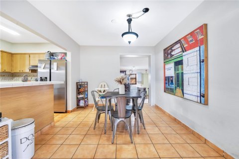 Villa ou maison à vendre à Hialeah, Floride: 3 chambres, 153.57 m2 № 1995259 - photo 8