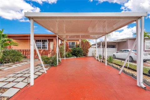Villa ou maison à vendre à Hialeah, Floride: 3 chambres, 153.57 m2 № 1995259 - photo 19