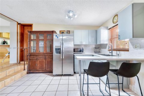 Villa ou maison à vendre à Hialeah, Floride: 3 chambres, 153.57 m2 № 1995259 - photo 14