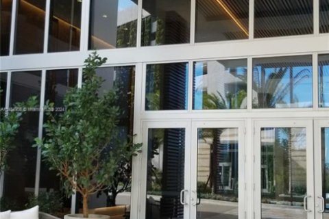 Condominio en venta en North Miami Beach, Florida, 1 dormitorio, 87.05 m2 № 1770792 - foto 2