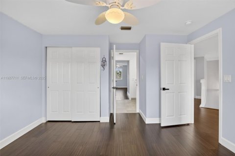 House in Pembroke Pines, Florida 4 bedrooms, 251.67 sq.m. № 1988477 - photo 16