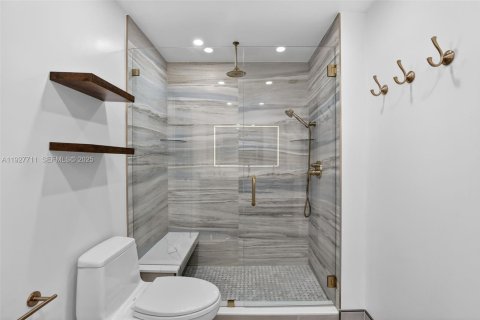 House in Pembroke Pines, Florida 4 bedrooms, 251.67 sq.m. № 1988477 - photo 17