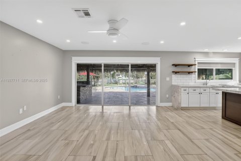 House in Pembroke Pines, Florida 4 bedrooms, 251.67 sq.m. № 1988477 - photo 25