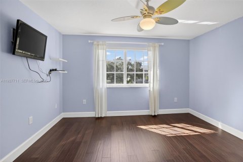 House in Pembroke Pines, Florida 4 bedrooms, 251.67 sq.m. № 1988477 - photo 15