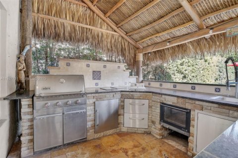 House in Pembroke Pines, Florida 4 bedrooms, 251.67 sq.m. № 1988477 - photo 26