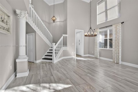 House in Pembroke Pines, Florida 4 bedrooms, 251.67 sq.m. № 1988477 - photo 9