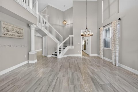 House in Pembroke Pines, Florida 4 bedrooms, 251.67 sq.m. № 1988477 - photo 2