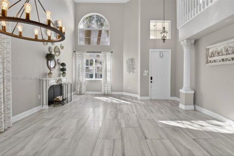 House in Pembroke Pines, Florida 4 bedrooms, 251.67 sq.m. № 1988477 - photo 3