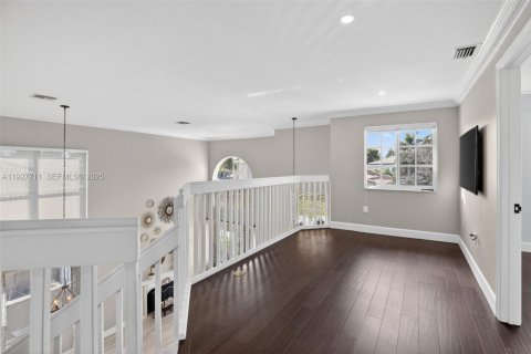 House in Pembroke Pines, Florida 4 bedrooms, 251.67 sq.m. № 1988477 - photo 14