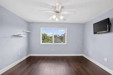 House in Pembroke Pines, Florida 4 bedrooms, 251.67 sq.m. № 1988477 - photo 19