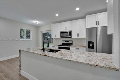 Снять в аренду виллу или дом в Майами, Флорида 3 спальни, 94.02м2, № 2004700 - фото 29