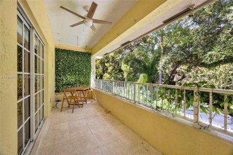 Townhouse in Miami, Florida 3 bedrooms, 170.57 sq.m. № 2024601 - photo 9