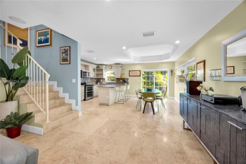 Townhouse in Miami, Florida 3 bedrooms, 170.57 sq.m. № 2024601 - photo 5