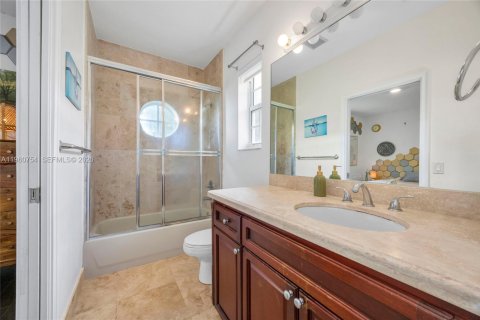 Townhouse in Miami, Florida 3 bedrooms, 170.57 sq.m. № 2024601 - photo 13