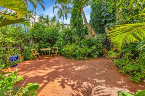 Townhouse in Miami, Florida 3 bedrooms, 170.57 sq.m. № 2024601 - photo 15