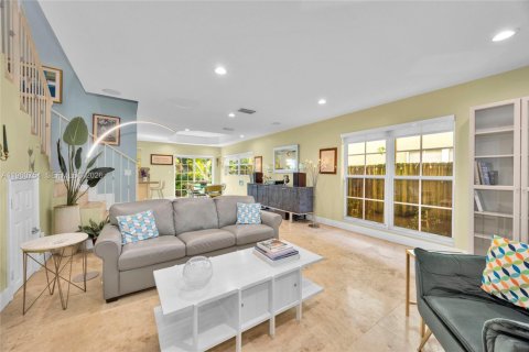 Townhouse in Miami, Florida 3 bedrooms, 170.57 sq.m. № 2024601 - photo 7