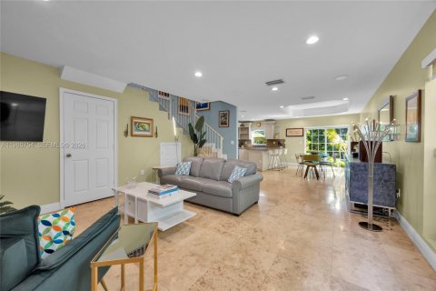 Townhouse in Miami, Florida 3 bedrooms, 170.57 sq.m. № 2024601 - photo 2