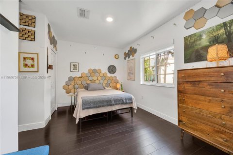 Townhouse in Miami, Florida 3 bedrooms, 170.57 sq.m. № 2024601 - photo 11